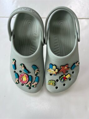 CROCS kids  Classic Clog  with Simpsons Jibbitz